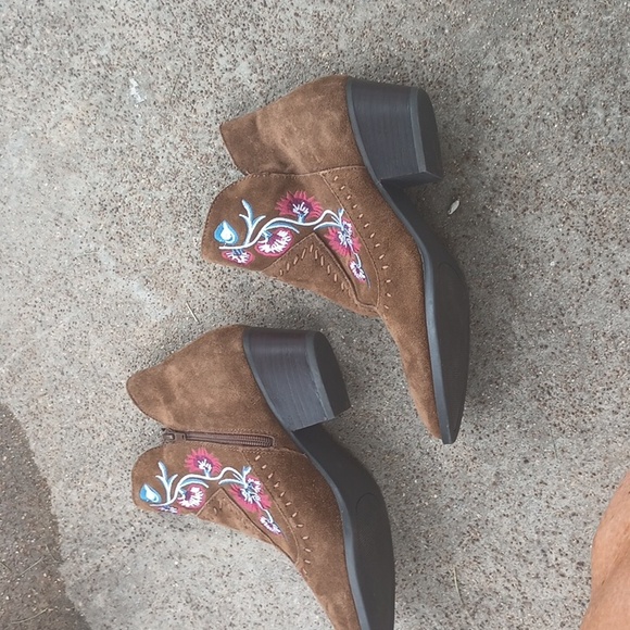 Suede booties gently used last sale - Picture 2 of 9